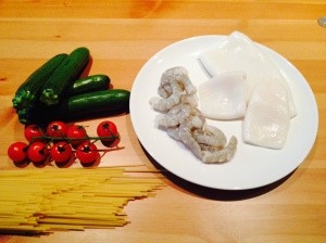 Spaghetti con calamari, mazzancolle e zucchine ingredienti
