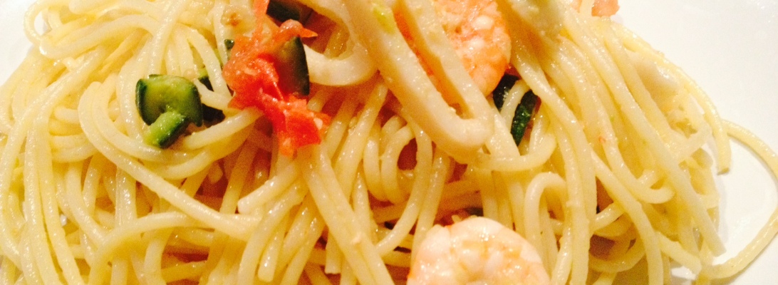 Spaghetti con calamari e mazzancolle zucchine e pomodirini